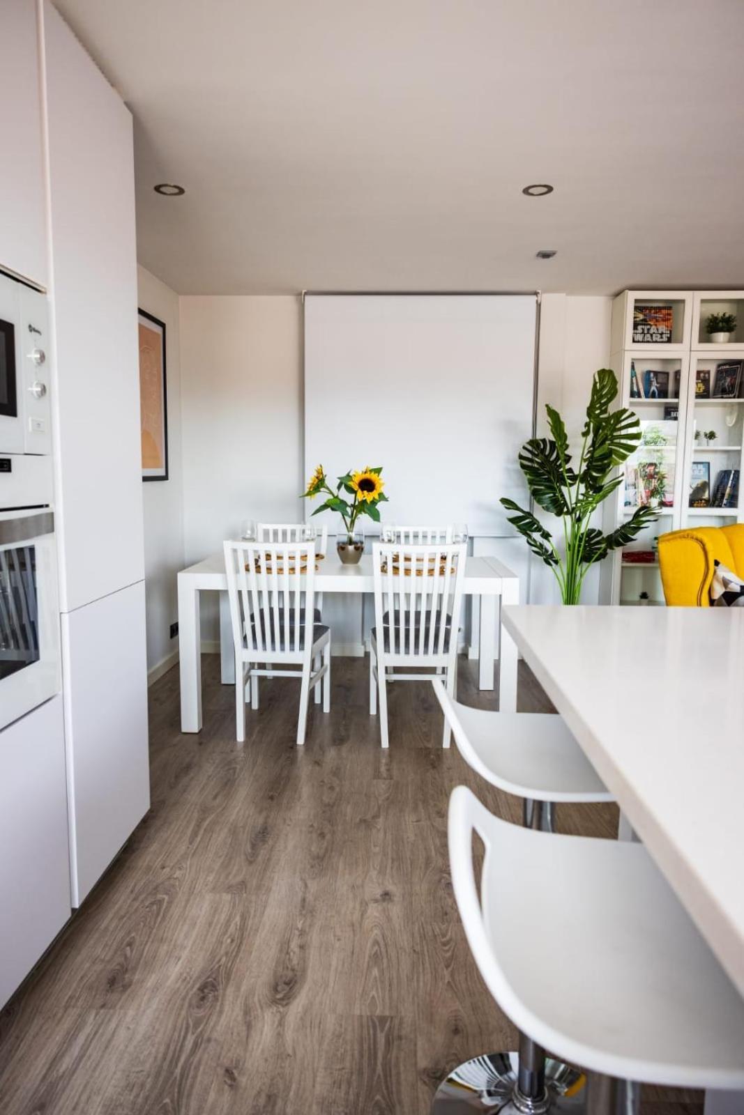 Apartament Lujoso Atico Entre 2 Playas Con Garaje, Terraza, Vistas Y Wifi Gijón Zewnętrze zdjęcie